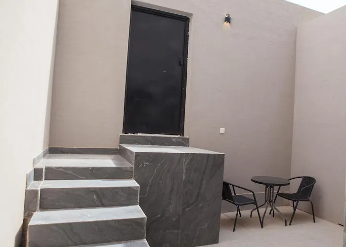 Luxury One-Bedroom Apt Alrimal-4