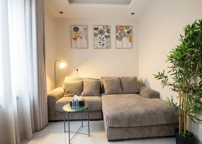 Luxury One-Bedroom Apt Alrimal-4