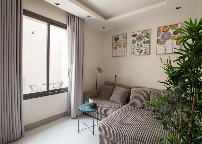 Luxury One-Bedroom Apt Alrimal-4